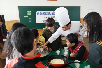 나눔을 실천하는 빵집 아저씨를 본받고 싶어요!