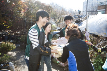 건국대 학생 봉사단, 사랑의 연탄-생필품 배달 봉사 펼쳐 건국대 학생 봉사단, 사랑의 연탄-생필품 배달 봉사 펼쳐