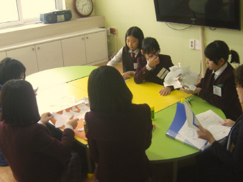 중학교 게임 과몰입 집단상담 실시 중학교 게임 과몰입 집단상담 실시