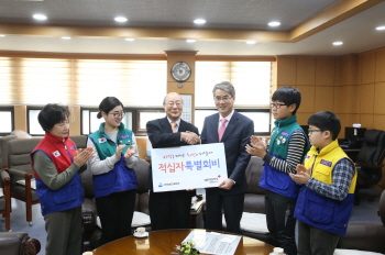 경남 박종훈 교육감, 적십자 특별회비 전달 